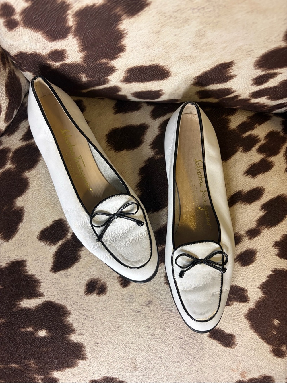 Salvatore Ferragamo White Leather Bow-Accent Women’s Ballet Style Loafers
